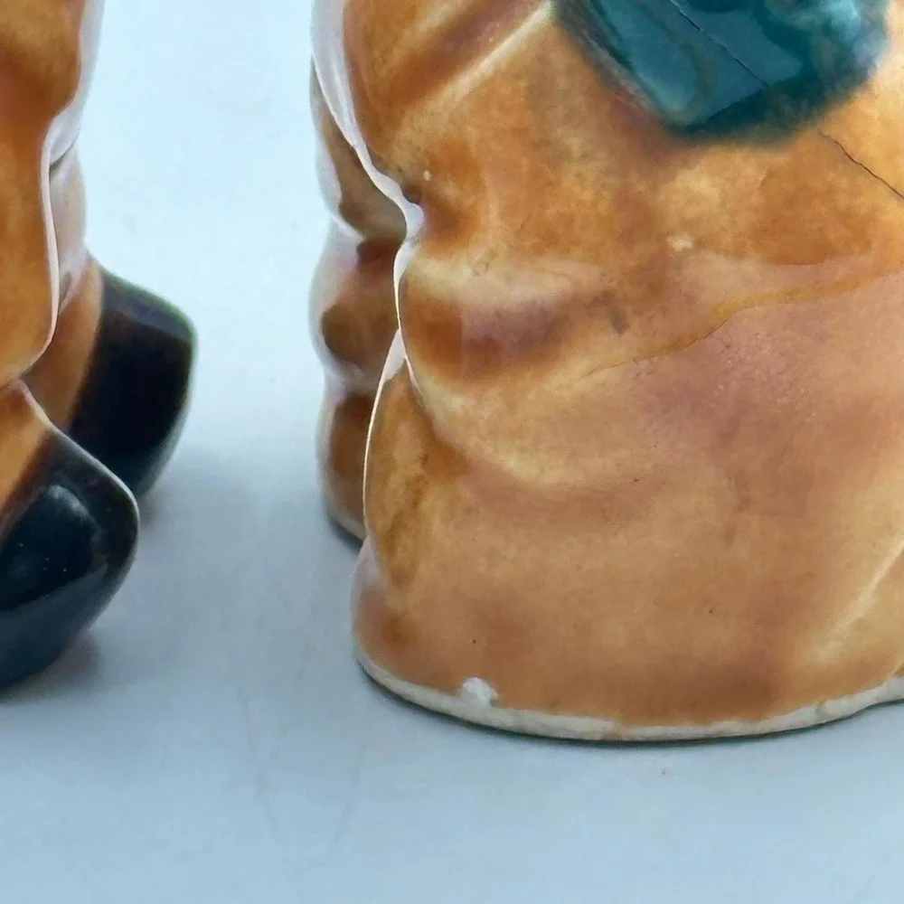 SP115-vintage Dutch boys, salt and pepper shakers‎